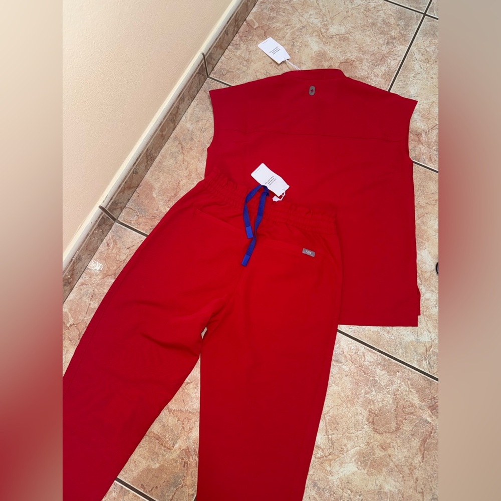 Figs Women's Winning Red Scrub Set Regina HW Jogger Petite/Payson Relaxed Henley